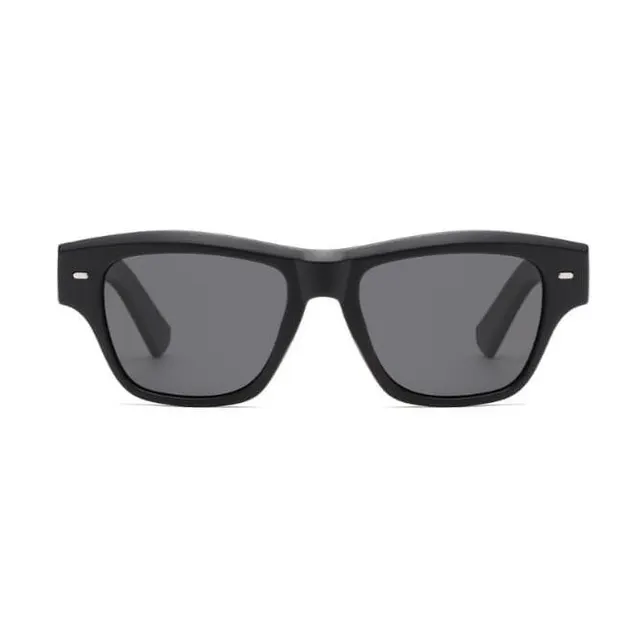 Óculos quadrado com rebites UA6620P, modelo de frente